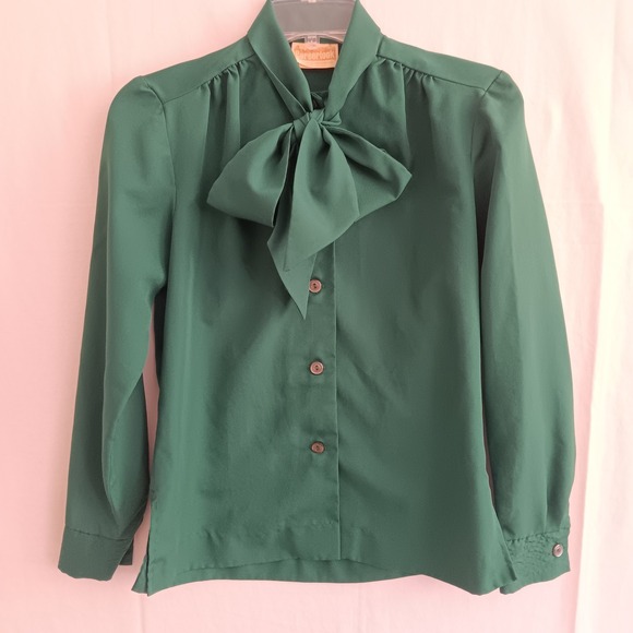 Careerlook Tops - Careerlook Blouse Women Medium Green Excellent Vintage Tie Neck Button Up Top